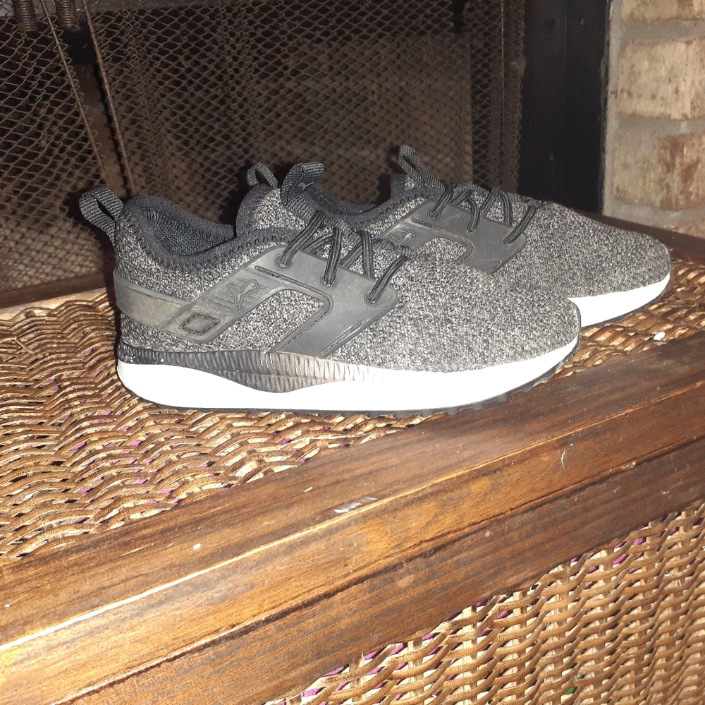Kids Black Pumas Size 9